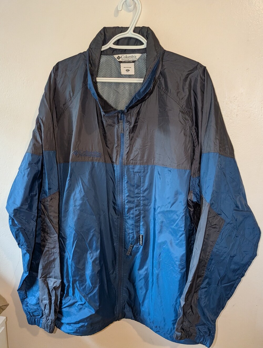 Columbia Men's Two-Tone Navy and Royal Blue Packable Windbreaker Jacket